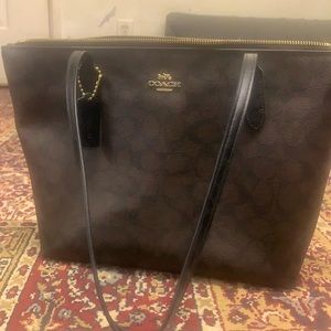 Coach purse/bag lightly used . Super nice condition.